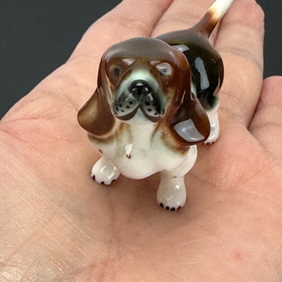 Vintage Small Basset Hounds Set of 3 Dog Puppies
Ceramics Glossy Shelf Sitters - Picture 6 of 11